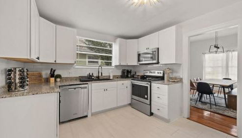 Modern Moroccan Villa w/ Firepit, BBQ + Game Room! - Foto 4