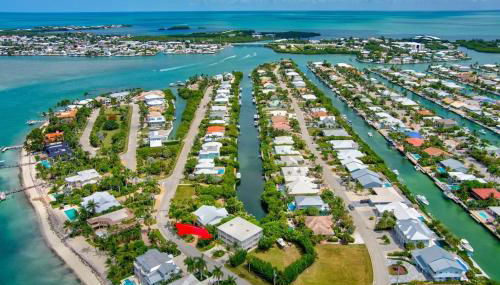 Oceanside Manor- Expansive Waterfront Pool Home, 30' Dock - Foto 5