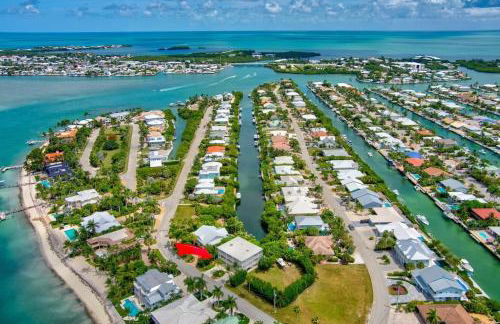 Oceanside Manor- Expansive Waterfront Pool Home, 30' Dock - Foto 5