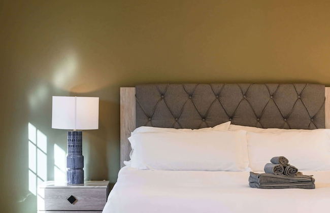 Luxury Estate With Sparkling Pool & Elegant Amenities - Foto 13