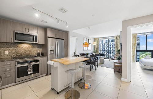 Downtown Doral Condo w-Free Parking - Foto 6