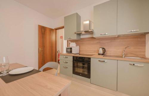 Unico Apt 3B, 2 ospiti, Parcheggio gratis, 10 minuti da Venezia - Photo 11