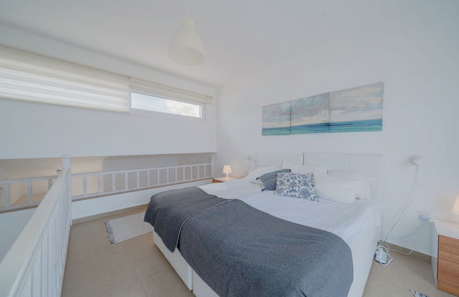 Modern Studio Apartment With Lovely sea View - Photo 2