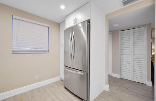 Boca Coastal Stay 2BR 2BA with Pool and Balcony - Foto 17