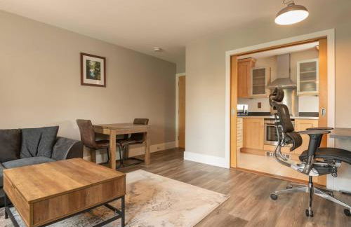 Modern, Well Presented 2-Bedroom Apartment, With Parking, Opposite Nirvana Spa - Pass the Keys - Foto 8