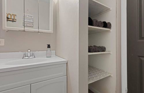 Cozy2bd Aurora Chgolnd Freeparkg Sleeps6 FreeWI-FI - Foto 19