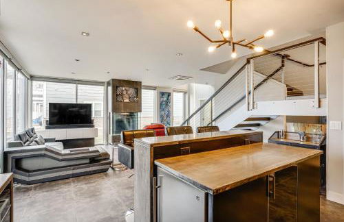 Road America Retreat Modern Villa with Garage! - Foto 9