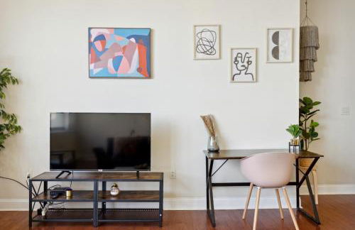 Sleeps 4! 2BR, Gym, Paid Parking, Close to Major Attractions - Foto 55