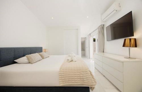 Marbella, Costabella - Beachfront Villa with Heated Pool - Photo 29