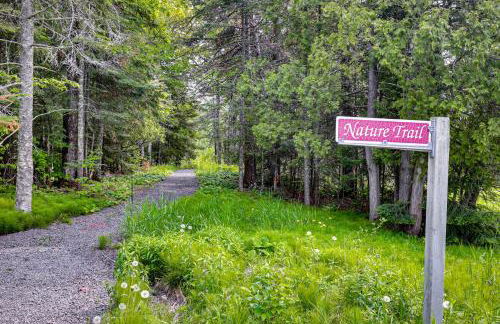 Walk to Lake Superior and Beach Modern Retreat - Foto 16