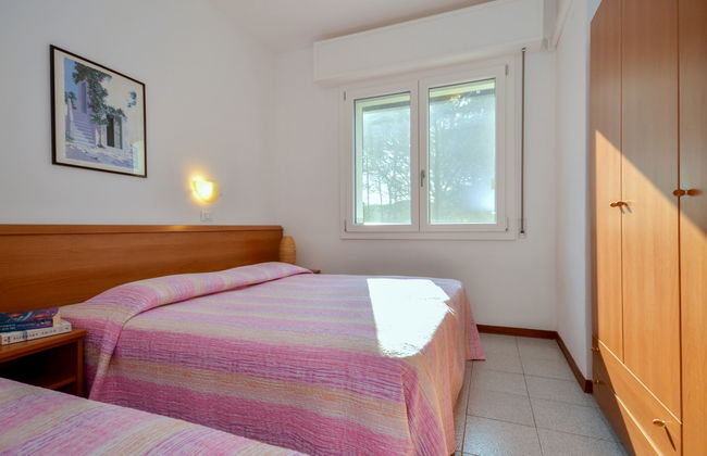 2 bedroom Apartment in Lignano Sabbiadoro with swimming pool and garden - Photo 9