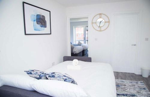 Bridge Court by Sterling Edge Apartments - Luxury Aparthotel - Stylish 1-bed Apartments - Balcony with Canal View or Private Garden - Free Parking - Foto 44