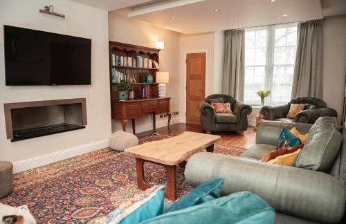 5 Bed Luxury Townhouse with Hot Tub, Rooftop Terrace, Perfect for Groups, Near Cruise Terminal - Foto 26