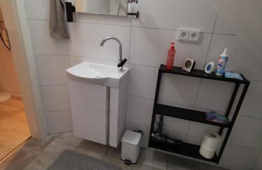 Dachzimmer mit Kochecke und Duschbad, nahe Messe - Foto 8