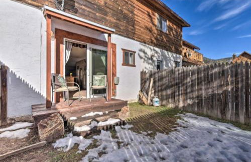 Downtown Red River Retreat with Mtn Views and Yard - Foto 20