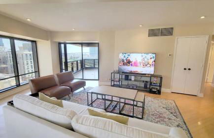 Luxurious and Spacious 2-Bedroom Condo Unit Downtown San Diego in the Heart of the Gaslamp Quarter - 30-Day Min recommended - 14-Day Min acceptable - Foto 3