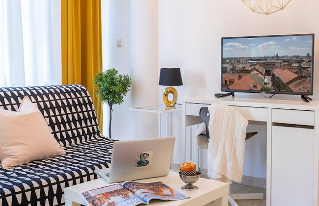 Beautiful Studio Near City Center - Photo 8