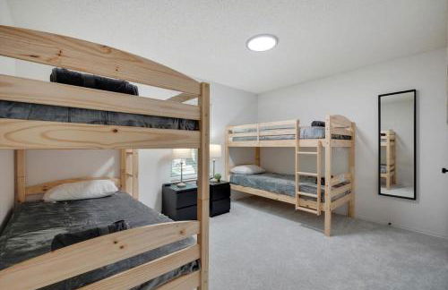 Tropical Pool Oasis - 5 BR Foosbal Cinema - Photo 27