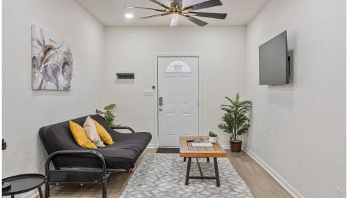 Glorius Amazing 2BR1BA Stay Near Lively Downtown - Foto 1, Other