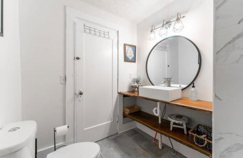 6 Bedroom Duplex Sleeps 14 Close to Lucas Downtown - Photo 20