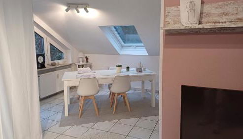 Helle schöne Dachgeschosswohnung mit Balkon - Foto 4