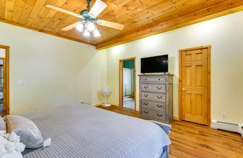 Private Deck and Fire Pit Adirondack Family Home - Foto 13