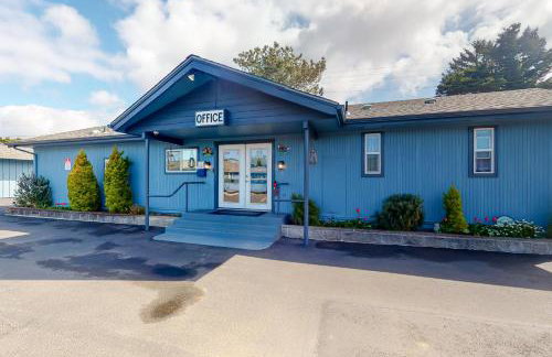 The Lamplighter Inn - Crab Shack and Whale Watching - Photo 16