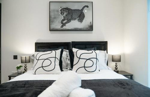 Modern- Battersea Power Station 2-Bed Apartment with Balcony - Foto 33