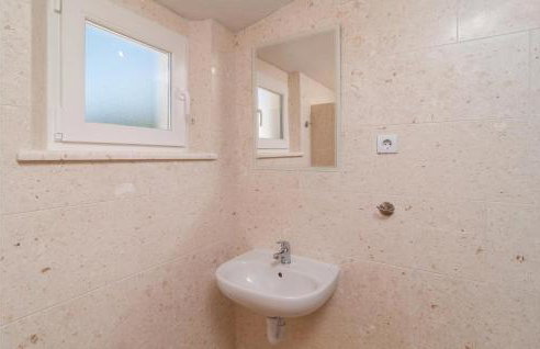 Three-Bedroom Holiday Home With Sea View In Praznica - Foto 37