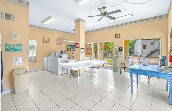 Charming Lakeside Condo - Moments to Lake Fun - Foto 21