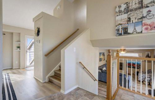 4BR w Fireplace Backyard BBQ near Peterson AFB - Foto 27