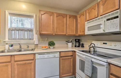 Centrally Located South Hill Apartment with Smart TV - Photo 11