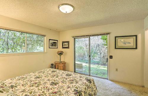 Woodsy Willow Creek Getaway with Pool and Deck! - Foto 15