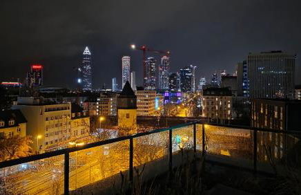 Business suite with skyline view with parking space - Foto 7