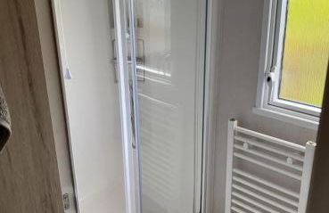 Experience Coastal Bliss in Our Modern 2019 Sea Viev 2 Bedroom static caravan at Clarach Bay Holiday Village! - Foto 14