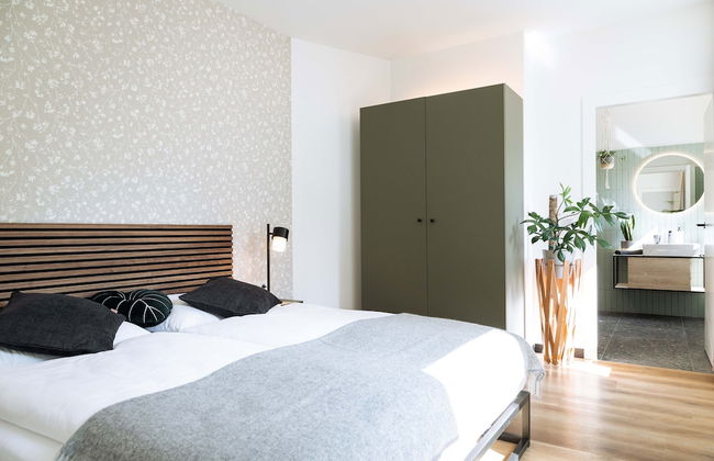 Urban Jungle Apartments - Photo 16