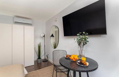 Sunshine Studios Portside Gothic - Photo 15