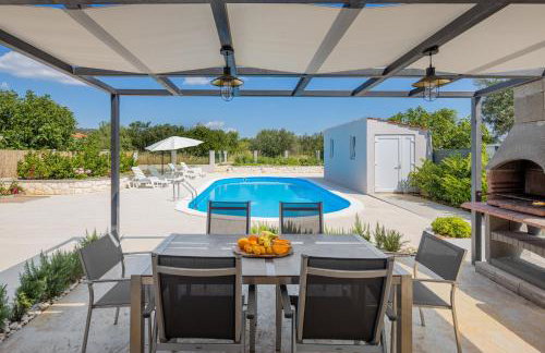 Villa Loni Trogir Marina with great pool and jacuzzi - 3 e-bike free - Foto 5