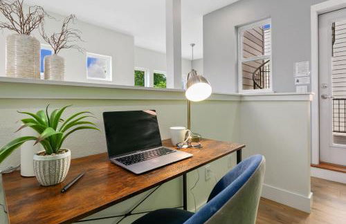 Contemporary Gem - Rooftop Deck & Private Hot Tub! - Foto 54