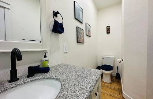 NEW Tiki House! Near Beaches, Sleeps 6-7 - Foto 15