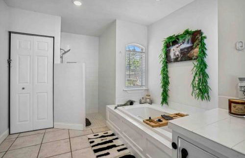 Beach House/KING BD/Hot Tub/Pool/Fire Pit/Gym/Golf - Foto 23
