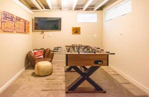 Cozy & Modern Soulard 4BR & Game Room ABODEbucks - Foto 26