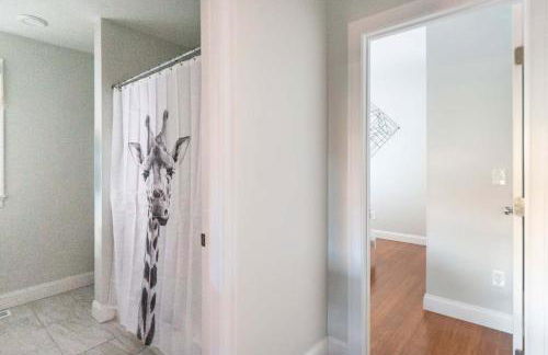 Jennifer's Stylish Apt Private Deck Backyard Oasis - Foto 24