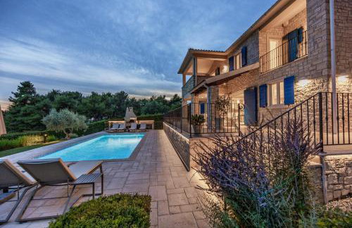 Villa Sterpazzi near Poreč with heated private pool, sea view, jacuzzi and sauna - Foto 15