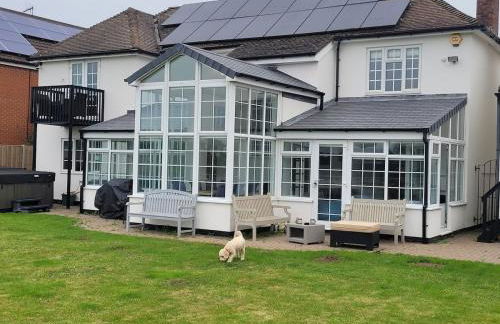 Spacious 5 Bed & Hot Tub Sleeps 12, near Stratford upon Avon - Foto 41