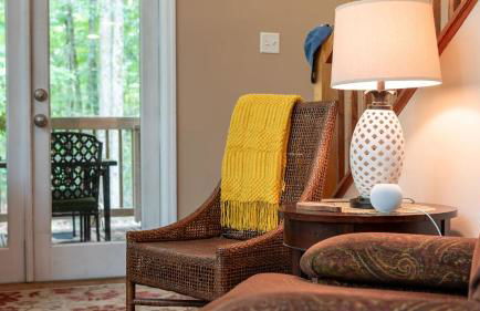 Bear Trail Chalet by Avantstay Retreat w/ Outdoor Living Deck & Fire Pit - Foto 17