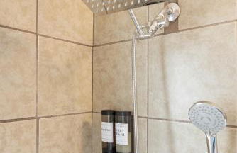 Modern 2BR Mins to Univ, Zoo, Destiny, Downtown - Foto 24