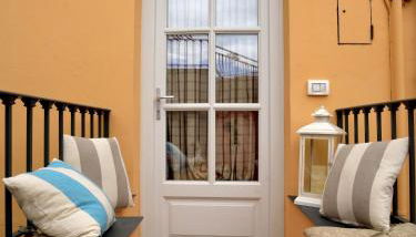 casa con mini piscina, giardino e area giochi per bambini - Foto 4