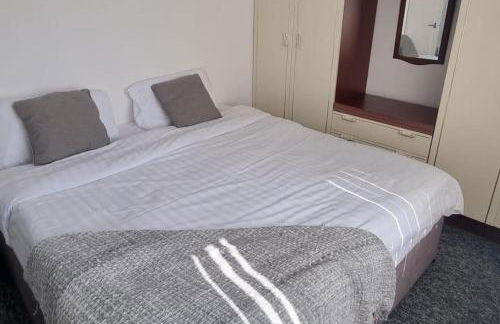 Doncaster-House-Sleeps8-Parking-Garden - Foto 16