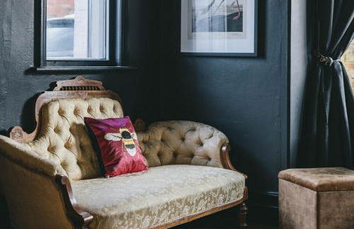 Large 7 Bedroom House for Families and Work Crews Hot Tub Parking Wi-Fi sleeps 17 - Foto 12